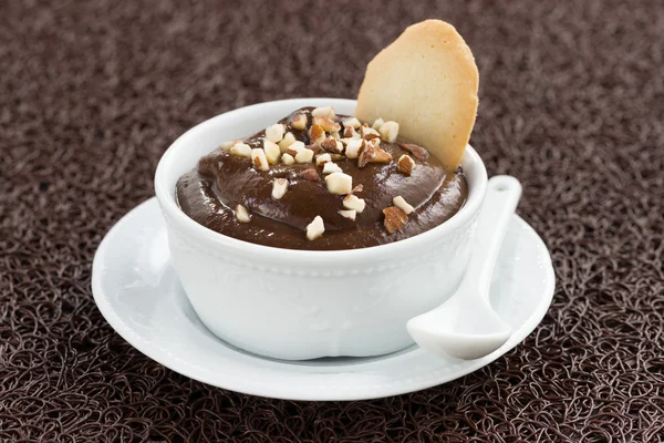Chocolate mousse with biscuits on a brown background — ストック写真