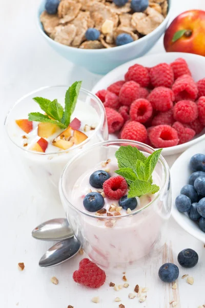 Berry and fruit yoghurt for breakfast, close-up, vertical — Stock Photo, Image