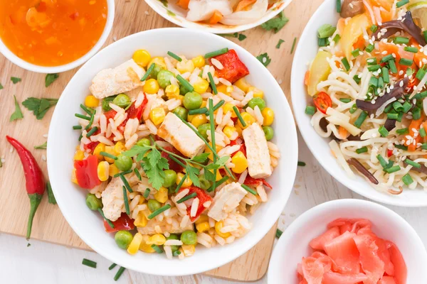 Fried rice with tofu, noodles with vegetables and herbs — Stock Photo, Image