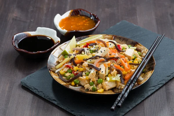 Fried rice with tofu, vegetables and sauces — ストック写真