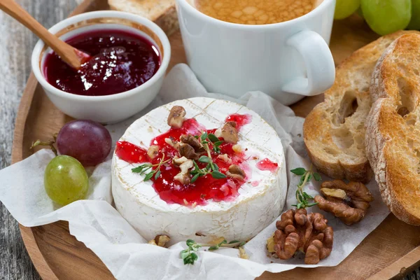 Gourmet breakfast- camembert with berry jam, toast, coffee — Stock Photo, Image