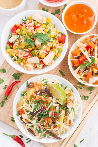 Noodles with vegetables and greens, fried rice with tofu — Stock Photo, Image