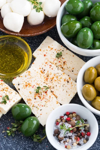 Snacks - cheese and pickles, vertical, top view — Stockfoto