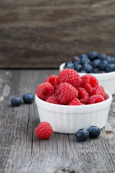 Seasonal berries - raspberries and blueberries — Stock Photo, Image