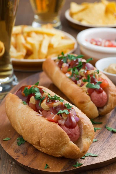 Hot-dogs à la salsa de tomates et oignons — Photo
