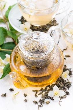 yeşil çay ile jasmin, üstten görünüm, dikey