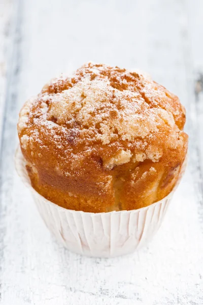 Apple muffin with icing sugar, closeup — Stock Photo, Image