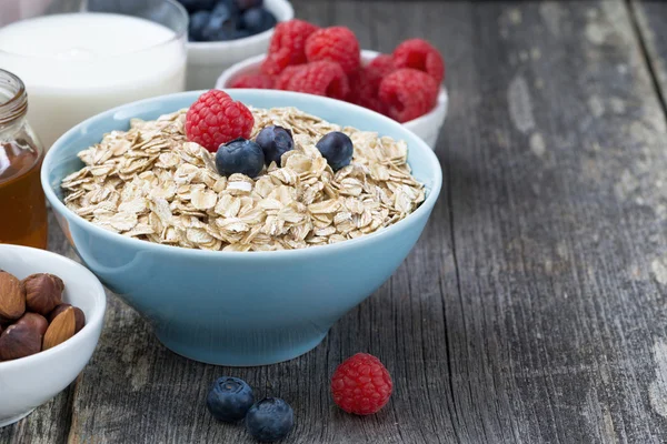 Fresh breakfast products on a dark wooden background, close-up — Stock Photo, Image