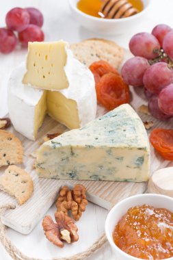 peynir, taze meyve ve aperatifler, dikey kalıplanmış