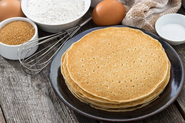 Crepes och ingredienser, närbild — Stockfoto