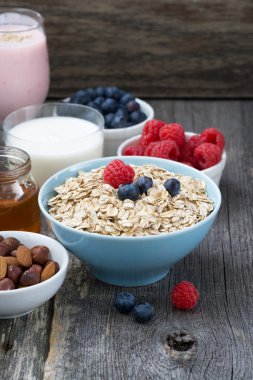 Taze kahvaltı ürünleri ahşap zemin, yakın çekim