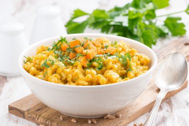 arpa yulaf lapası kabak ve Yeşiller, yatay