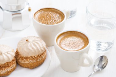 fincan taze espresso ve kek için Kahvaltı, yatay