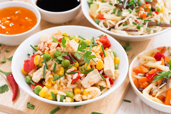 Fried rice with tofu, noodles with vegetables and herbs — Stock Photo, Image