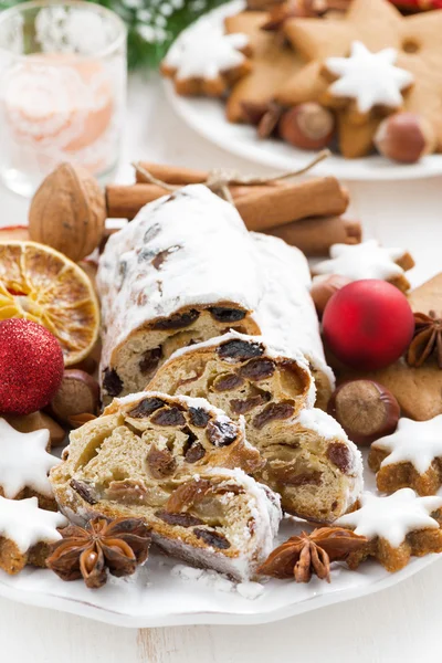 Christmas Stollen with dried fruit, cookies and spices, vertical — Stock Photo, Image