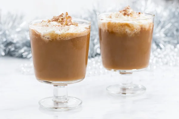 Latte de calabaza festivo en vasos — Foto de Stock