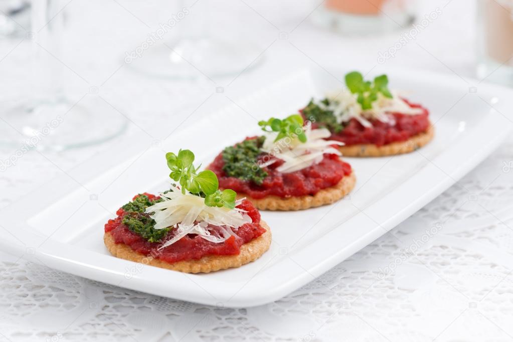 crackers with beetroot pate and pesto on plate