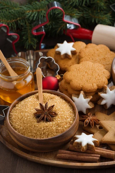 Biscoitos de Natal e ingredientes para assar, vertical — Fotografia de Stock