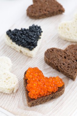 Festival meze - kızartır ahşap tahta üzerinde kalp şeklinde