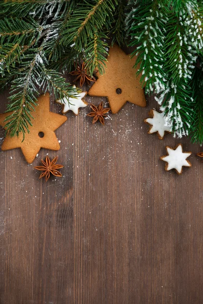 Wooden background with fir branches and cookies, vertical — Stock Photo, Image