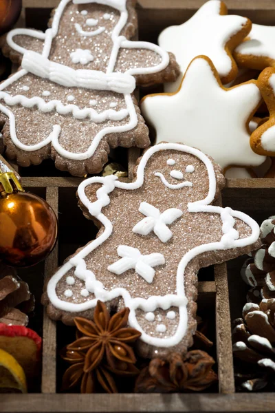 Christmas symbols and cookies in a wooden box, vertical, closeup — Stock Photo, Image