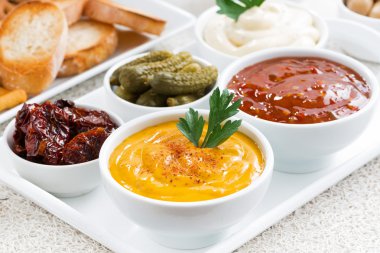 ürün yelpazesine soslar ve aperatifler, portre