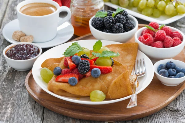 Crepes with fresh berries and honey, coffee for breakfast — Stock Photo, Image