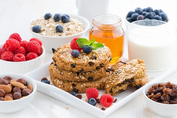 Domácí ovesné sušenky pro zdravou snídani — Stock fotografie