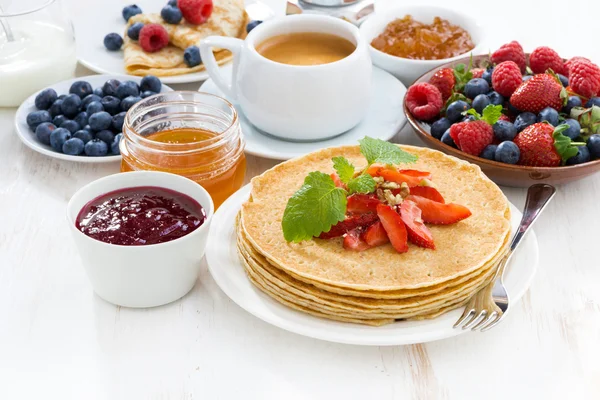 Crepes with strawberry, jams and honey — Stock Photo, Image