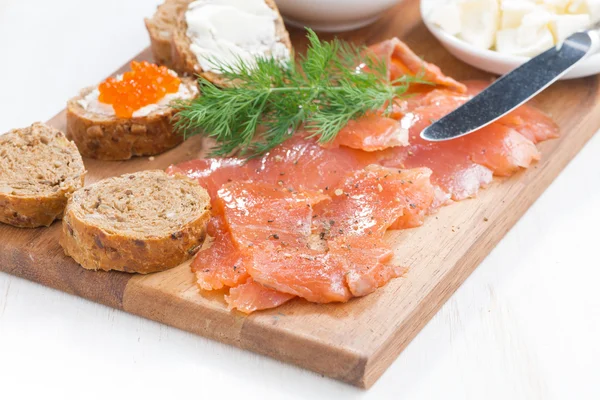 Salted salmon, red caviar, toast and butter, close-up — Stock Photo, Image