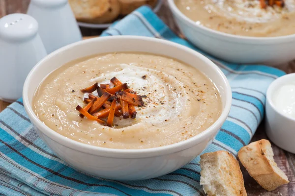 Sup krim sayuran dengan wortel karamelisasi, closeup — Stok Foto