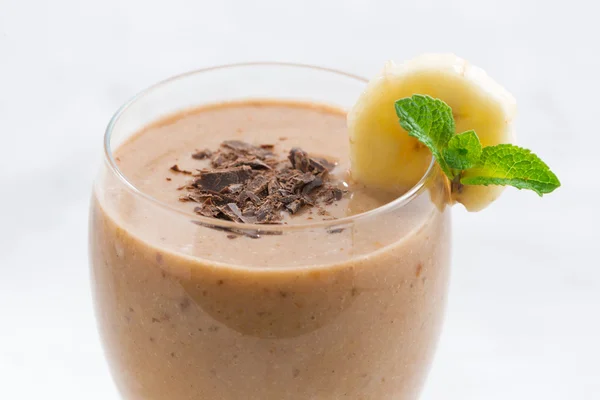 Banana chocolate smoothie in a glass, closeup — Stock Photo, Image