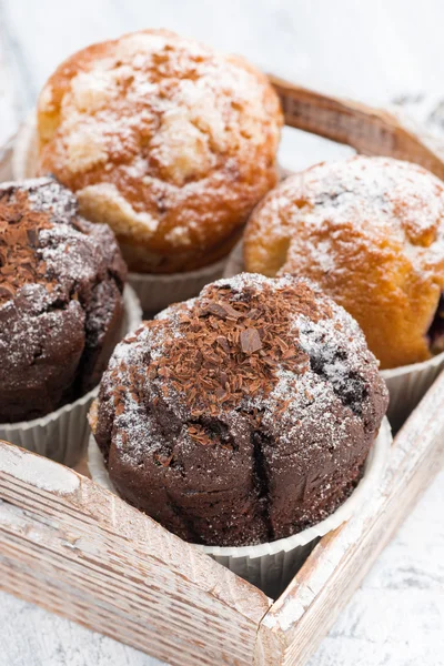 Auswahl an frischen leckeren Muffins, Draufsicht — Stockfoto