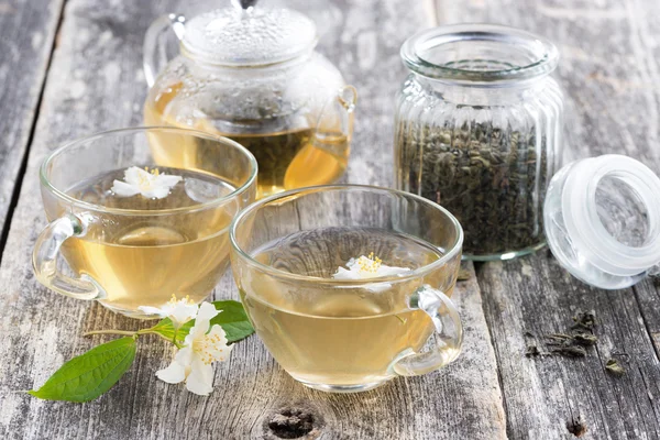 Зеленый чай с жасмином — стоковое фото