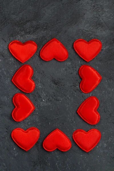 Fundo preto com molduras de corações vermelhos, vertical — Fotografia de Stock