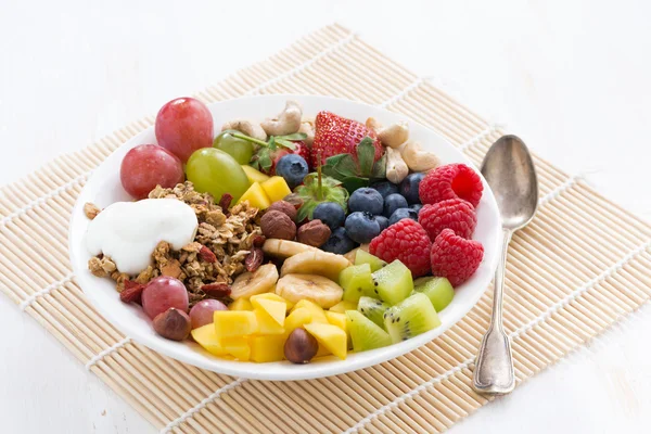 Berries, fruits, nuts and granola for a healthy breakfast — Stock Photo, Image