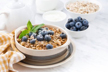 Berry kek seramik form yulaf ezmesi ile