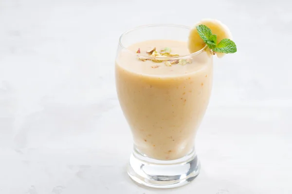 Banaan smoothie in een glas — Stockfoto