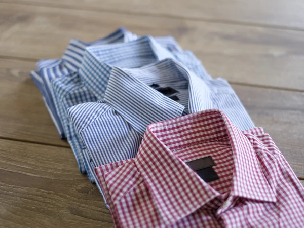 farklı gömlek yığını