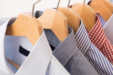  Gömlek, çeşitli renk ve dokular