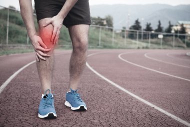 Runner yolda Yaralı diz ile