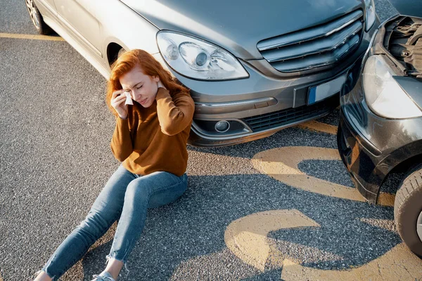 Mujer Lesionada Sintiendo Dolor Después Tener Accidente Coche — Foto de Stock