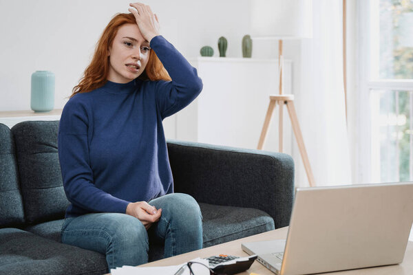 Одна женщина забыла важный срок и беспокоится.