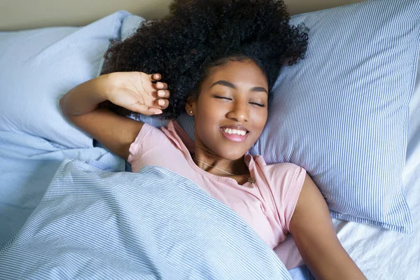 Portrait Beautiful Black Woman Waking Her Bed — Stock Photo, Image