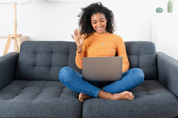 Preto Africano Americano Menina Ter Vídeo Chamada — Fotografia de Stock