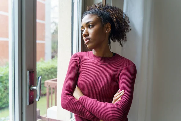 Droevig Depressief Gemengd Ras Afrikaans Amerikaanse Jonge Vrouw — Stockfoto