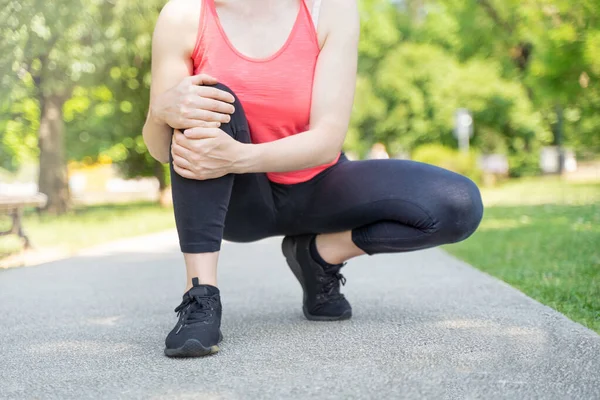 One Woman Runner Hold Her Injured Leg Knee —  Fotos de Stock