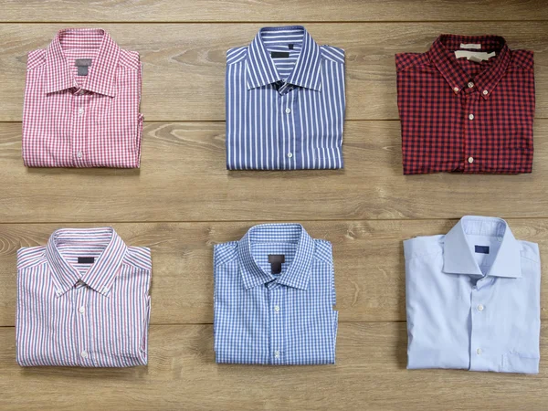 Diferentes camisas en madera —  Fotos de Stock