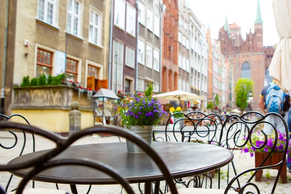 Przytulna kawiarnia na świeżym powietrzu w Pradze, Republika Czeska. Piękne miasto — Zdjęcie stockowe