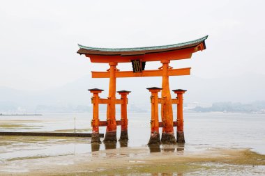 Miyajima, ünlü yüzen yakın kapı, Japonya.